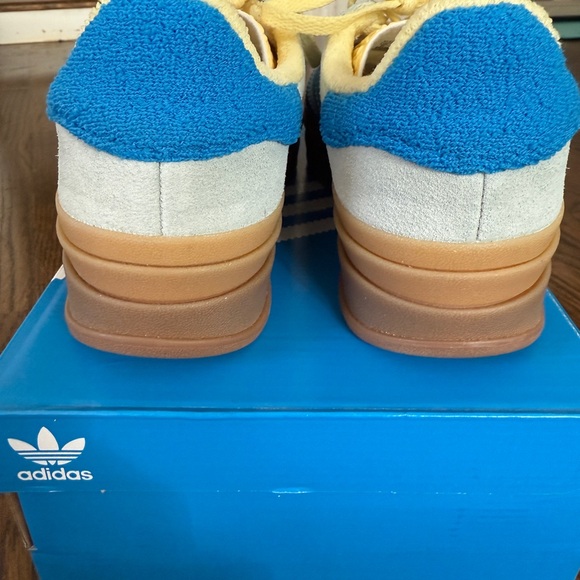Adidas Women's Gray and Blue Sneakers with Yellow Accents - Picture 4 of 6